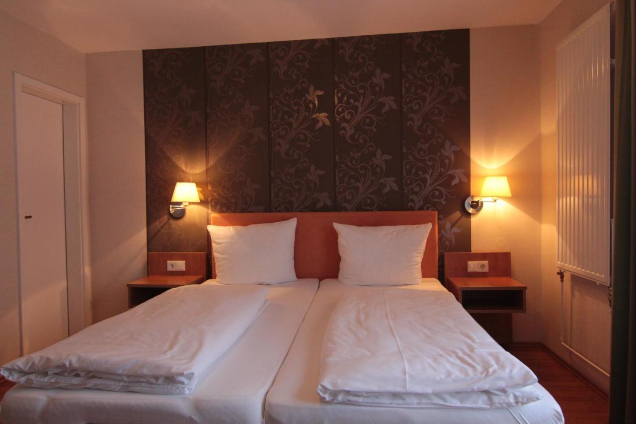 Hotel Linden Knüllwald エクステリア 写真