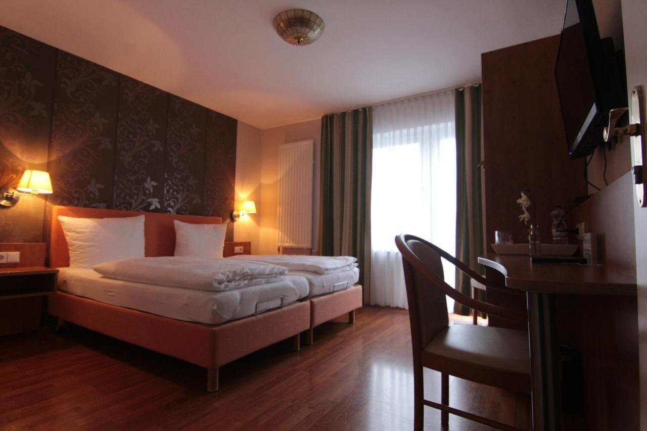Hotel Linden Knüllwald エクステリア 写真