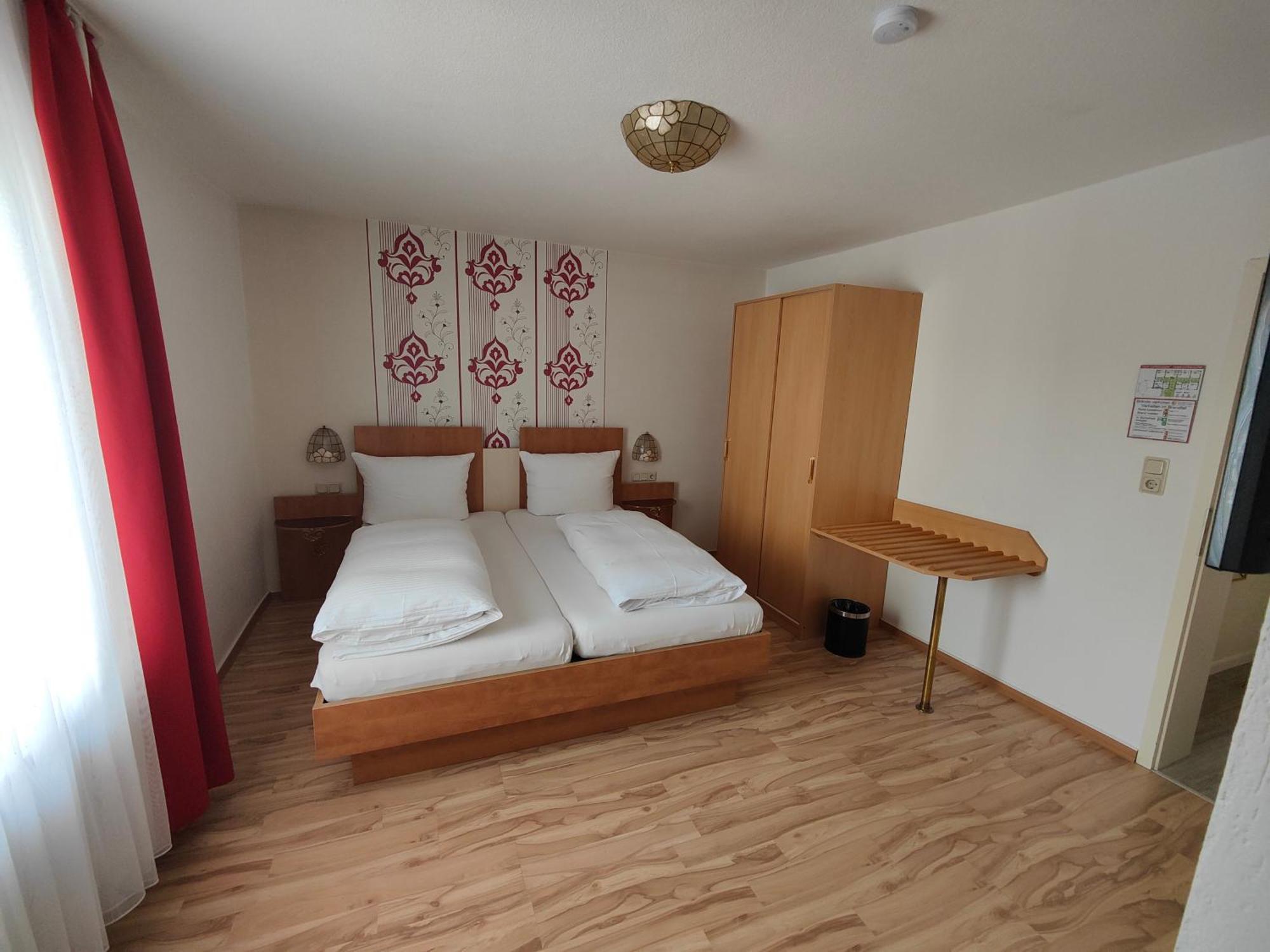 Hotel Linden Knüllwald エクステリア 写真